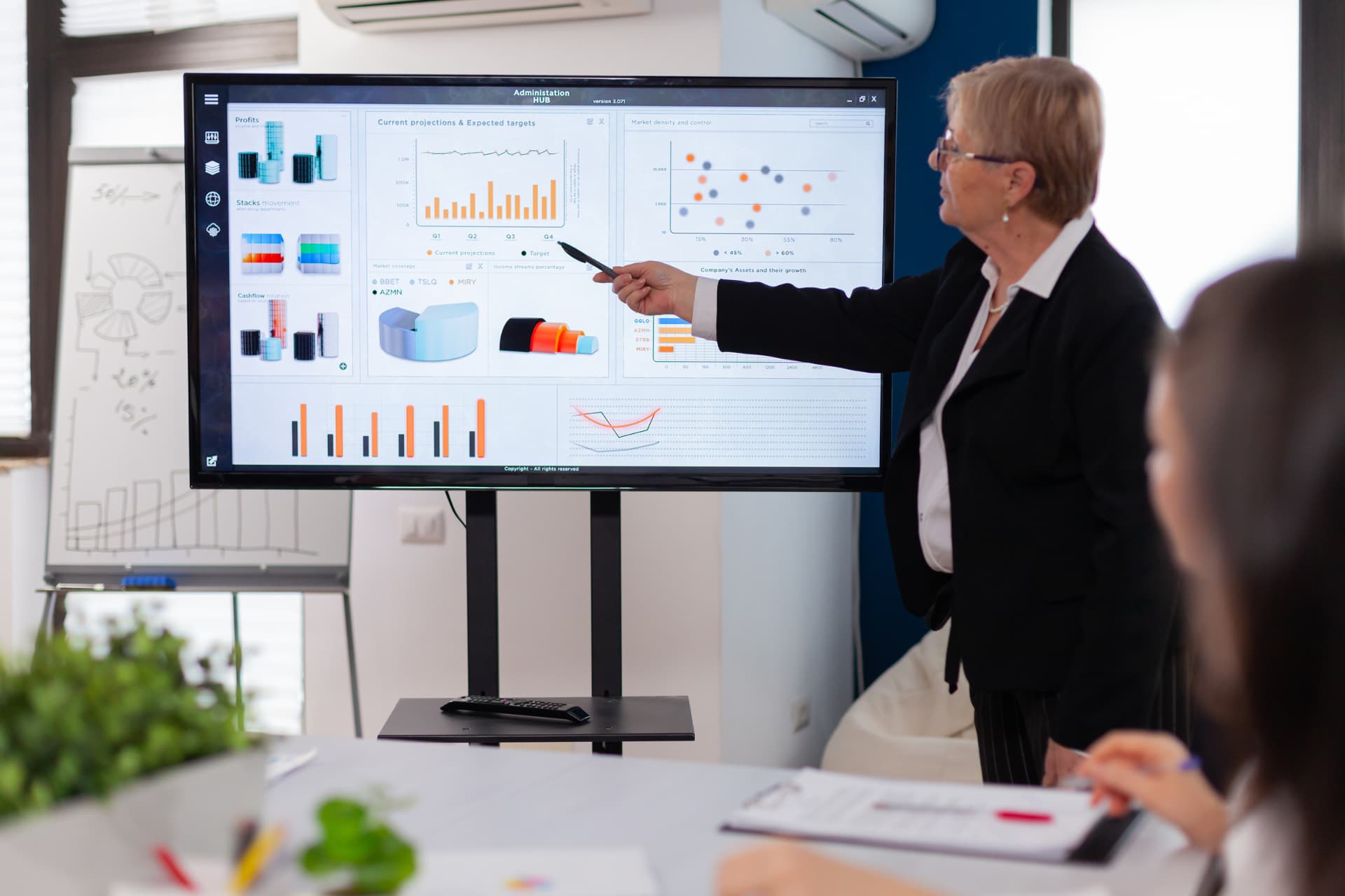 Fractional Content Strategist vs. Full-Time Hire: A Founder’s Guide to the First Content Hire